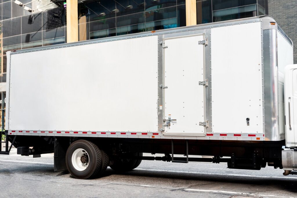 Refrigeration unit distinguishing a reefer from a standard box trailer