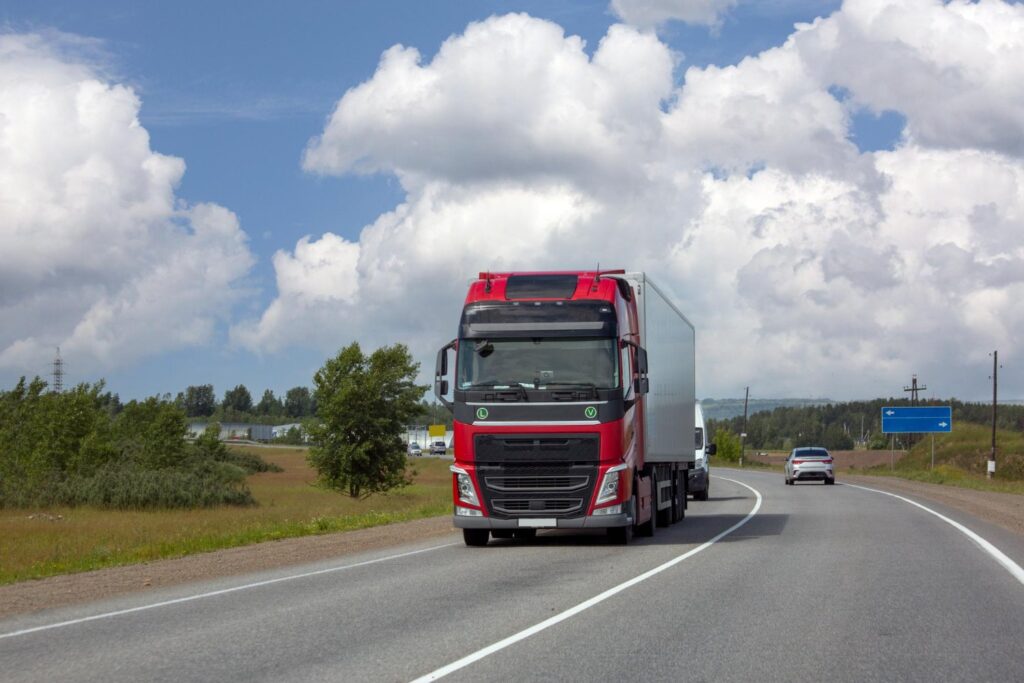 Heavily insulated refrigerated trailer body meeting FRC requirements